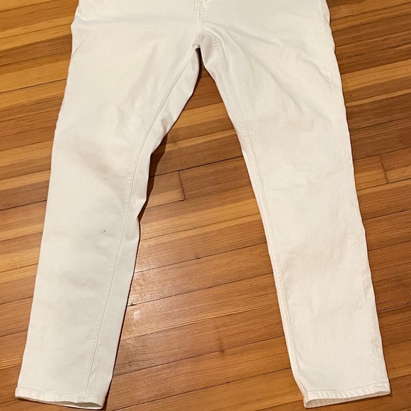 Old Navy Men’s White Slim Fit Jeans - Picture 6 of 9